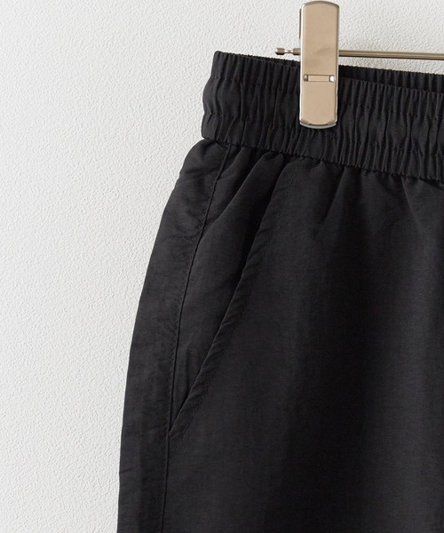 Theater code(シアターコード)の「Nylon pants with embroidery design / 刺繍デザイン ナイロンパンツ(その他パンツ・レディース・ブラック/ライトグレー・L/M)」の7枚目の写真