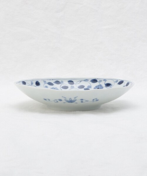212 KITCHEN STORE(トゥワントゥキッチンストア)の「藍凛堂 60楕円深皿 小菊唐草(食器・レディース・その他・00)」の3枚目の写真