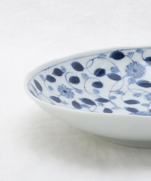 212 KITCHEN STORE(トゥワントゥキッチンストア)の「藍凛堂 60楕円深皿 小菊唐草(食器・レディース・その他・00)」の6枚目の写真