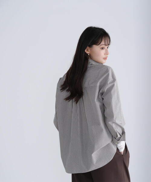 NATURAL BEAUTY BASIC(ナチュラルビューティーベーシック)の「◇ゴールドボタンフォルムシャツ(シャツ/ブラウス・レディース・ブラウン系その他/ワイン/ベージュ・FREE)」の5枚目の写真