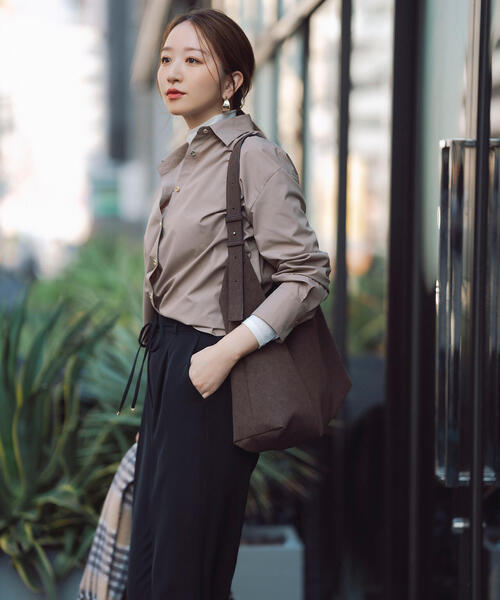 NATURAL BEAUTY BASIC(ナチュラルビューティーベーシック)の「◇ゴールドボタンフォルムシャツ(シャツ/ブラウス・レディース・ブラウン系その他/ワイン/ベージュ・FREE)」の3枚目の写真