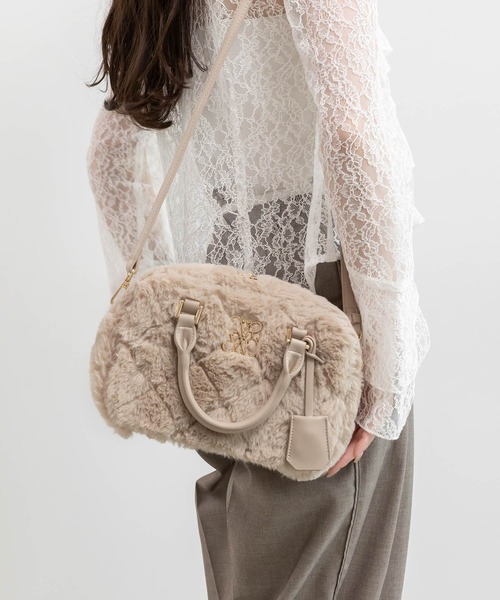 RANDA（ランダ）の「2WAY ファーキルティングボストンバッグ（ハンドバッグ・レディース・ベージュ/アイボリー/グレー・FREE）」の3枚目の写真