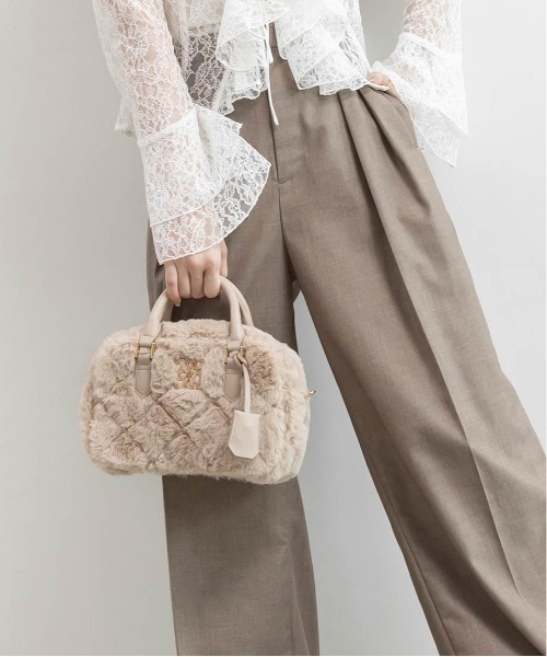 RANDA（ランダ）の「2WAY ファーキルティングボストンバッグ（ハンドバッグ・レディース・ベージュ/アイボリー/グレー・FREE）」の8枚目の写真