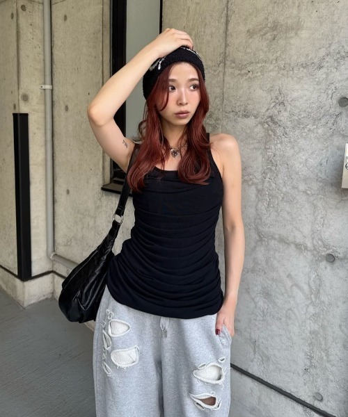 THROW by SLY（スローバイスライ）の「THROW DRAPE DESIGN TANK TOP ドレープデザイン タンクトップ 夏服 秋服（タンクトップ・レディース・ブラウン/ブラック・FREE）」の14枚目の写真