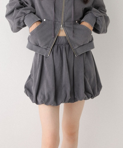 Heather（ヘザー）の「裏毛バルーンミニスカート　592829（スカート・レディース・スミクロ/グレー・FREE）」の2枚目の写真