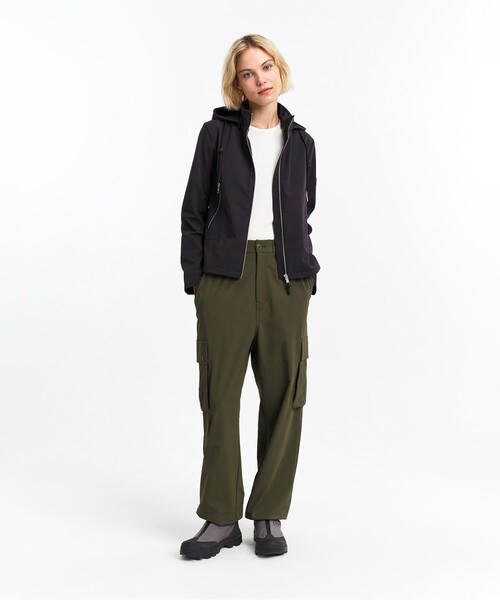 AIGLE(エーグル)の「ソフトシェル ストレッチ 撥水 通気性 3レイヤージャケット(マウンテンパーカー・レディース・ブラック/グレー・36/40/38)」の14枚目の写真