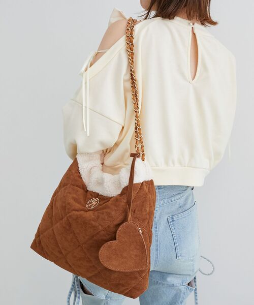 MAJESTIC LEGON（マジェスティックレゴン）の「ハートポーチセットキルティングバッグ（ショルダーバッグ・レディース・キャメル/ブラック・FREE）」の19枚目の写真