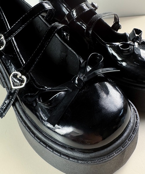 MAISON SELECT(メゾンセレクト)の「9C93 ハートバックル クロスストラップ 厚底 リボンシューズ(パンプス・レディース・ブラック・40/38/36)」の6枚目の写真