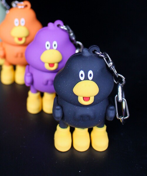 FREAK'S STORE(フリークスストア)の「DUCKROW DEPART/ダックローデパート Figure key holder フィギュア キーホルダー(キーホルダー・メンズ・オレンジ/ラベンダー/ブラウン/ブラック/サックスブルー・ONE SIZE)」の2枚目の写真