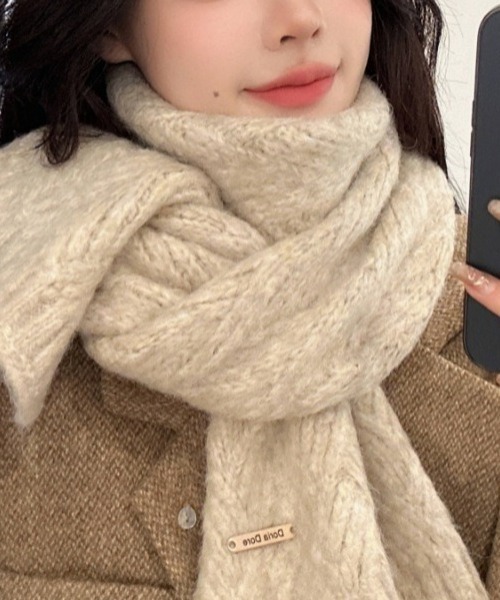 SHEPP（シープ）の「ケーブルボリュームマフラー（マフラー・レディース・ブラウン/ベージュ/チャコール/アイボリー/ブラック/グレー・F）」の12枚目の写真