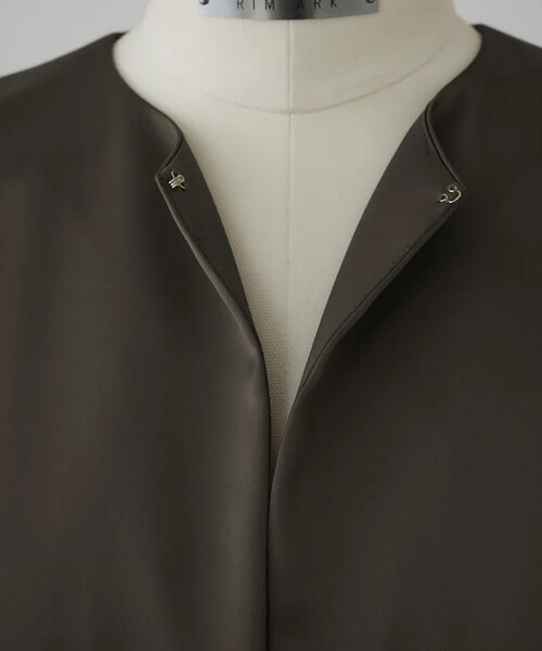 RIM.ARK（リムアーク）の「【RIM.ARK/リムアーク】Satin chic vest/サテンシックベスト（ベスト・レディース・ブラック/カーキ・FREE）」の18枚目の写真