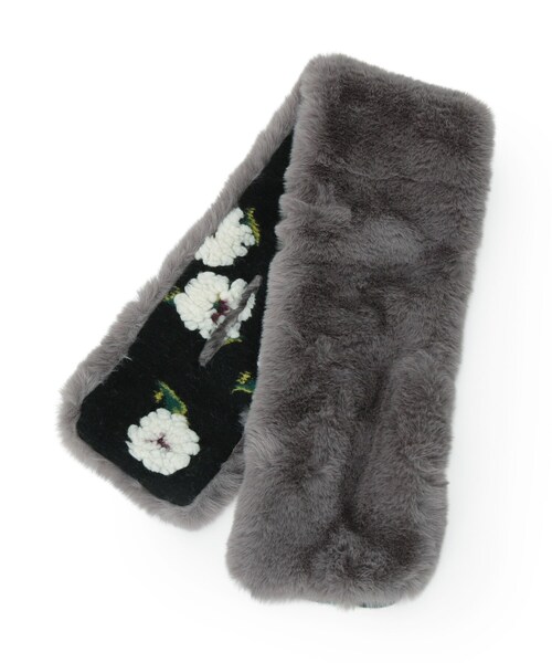 SHOO・LA・RUE（シューラルー）の「リバーシブルフラワーファーティペット（ストール/ショール・レディース・ベージュ系3/グレー系3/ブラック系3・00）」の9枚目の写真