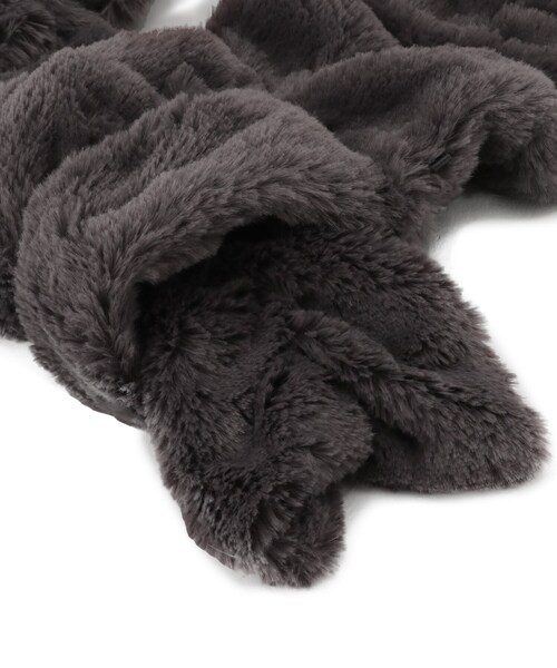 SHOO・LA・RUE（シューラルー）の「ウェーブフェイクファーマフラー（ストール/ショール・レディース・チャコールグレー/ピンク系/グレー/アイボリー/ブラウン系・00）」の8枚目の写真