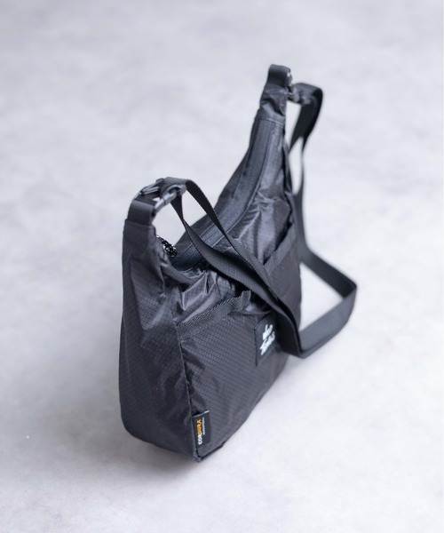 WILD THINGS（ワイルドシングス）の「【RES】【WILD THINGS】CORDURA SIL 2WAY MINI SHOULDER（ショルダーバッグ・メンズ・ブラック・FREE）」の3枚目の写真