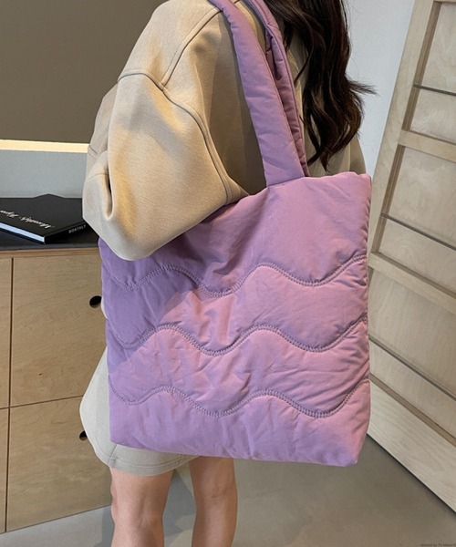 VIBGYOR(ヴィブジョー)の「Liaa/キルティング トートバッグ A18498(トートバッグ・レディース・ブラック/ベージュ/パープル/ピンク/ブルー・FREE)」の4枚目の写真