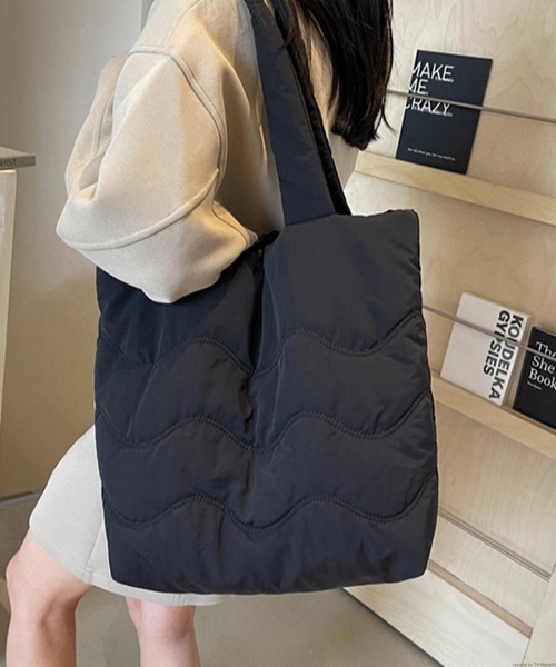 VIBGYOR(ヴィブジョー)の「Liaa/キルティング トートバッグ A18498(トートバッグ・レディース・ブラック/ベージュ/パープル/ピンク/ブルー・FREE)」の2枚目の写真
