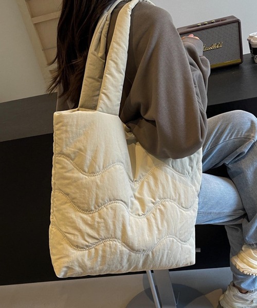 VIBGYOR(ヴィブジョー)の「Liaa/キルティング トートバッグ A18498(トートバッグ・レディース・ブラック/ベージュ/パープル/ピンク/ブルー・FREE)」の9枚目の写真
