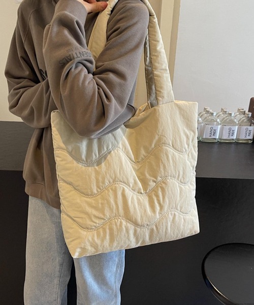 VIBGYOR(ヴィブジョー)の「Liaa/キルティング トートバッグ A18498(トートバッグ・レディース・ブラック/ベージュ/パープル/ピンク/ブルー・FREE)」の10枚目の写真