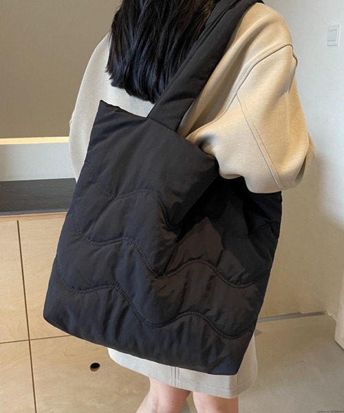 VIBGYOR(ヴィブジョー)の「Liaa/キルティング トートバッグ A18498(トートバッグ・レディース・ブラック/ベージュ/パープル/ピンク/ブルー・FREE)」の13枚目の写真