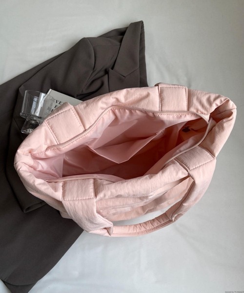 VIBGYOR(ヴィブジョー)の「Liaa/キルティング トートバッグ A18498(トートバッグ・レディース・ブラック/ベージュ/パープル/ピンク/ブルー・FREE)」の17枚目の写真