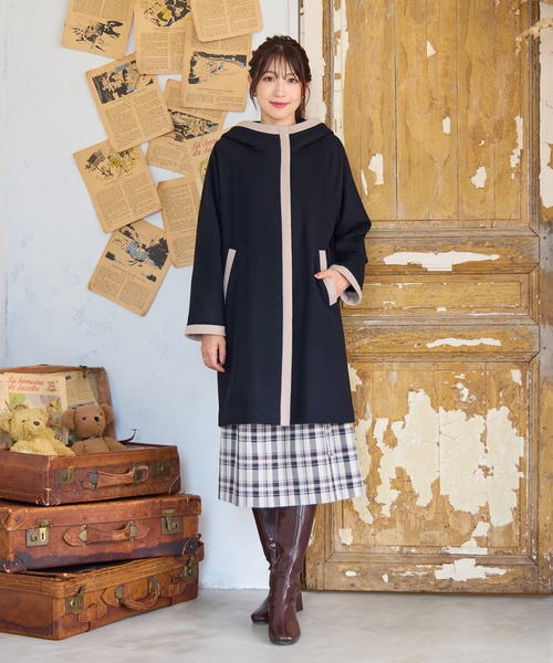 Rose Tiara(ローズティアラ)の「フード付き配色切替えコート(その他アウター・レディース・ピンク/チャコールグレー/ブラック・46/42/38)」の2枚目の写真