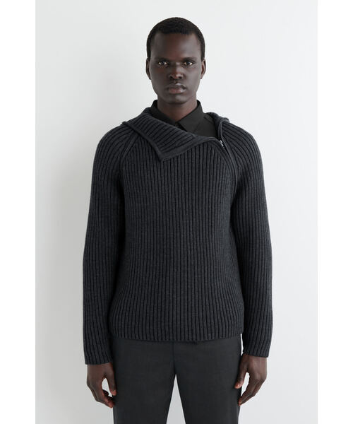 COS（コス）の「チャンキーリブウール綿フーディー（ニット/セーター