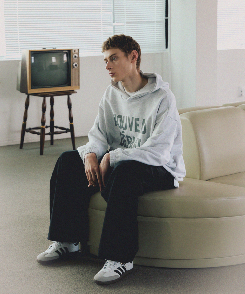 NODU（ノードユー）の「ヌーボーレタリングロゴフードTシャツ[ライトグレー]（パーカー・メンズ・その他・MEDIUM/LARGE）」の2枚目の写真
