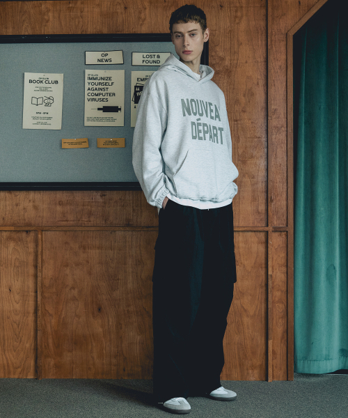 NODU（ノードユー）の「ヌーボーレタリングロゴフードTシャツ[ライトグレー]（パーカー・メンズ・その他・MEDIUM/LARGE）」の3枚目の写真