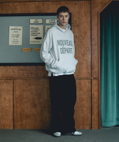 NODU（ノードユー）の「ヌーボーレタリングロゴフードTシャツ[ライトグレー]（パーカー・メンズ・その他・MEDIUM/LARGE）」の4枚目の写真