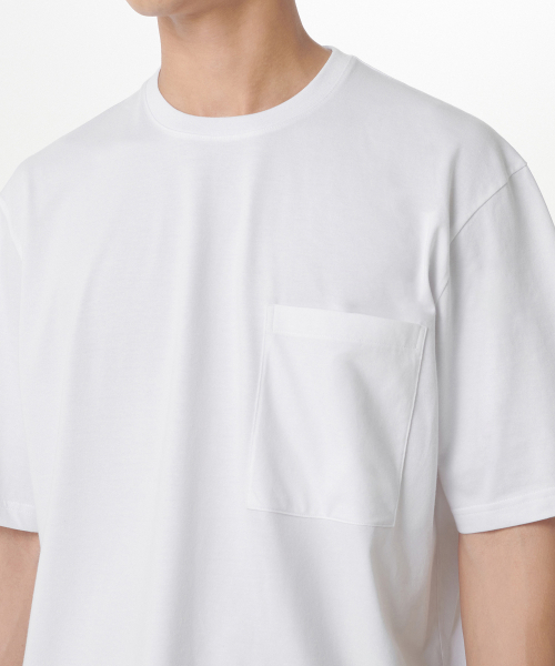 MUSINSA STANDARD（ムシンサスタンダード）の「[クールタンダード] リラックスフィットクルーネックポケットTシャツ [ホワイト]（Tシャツ/カットソー・メンズ・その他・MEDIUM/LARGE/X-LARGE/XX-LARGE/XXX-LARGE/SMALL）」の4枚目の写真