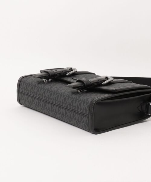 MICHAEL KORS(マイケルコース)の「COOPER TRUNK XBODY クロスボディ(ショルダーバッグ・メンズ・ブラック・FREE)」の3枚目の写真