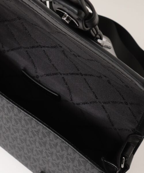 MICHAEL KORS(マイケルコース)の「COOPER TRUNK XBODY クロスボディ(ショルダーバッグ・メンズ・ブラック・FREE)」の4枚目の写真