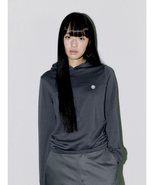 OAFISH(オアフィッシュ)の「CUTTING LOGO LABEL HOODIE, CHARCOAL(パーカー・レディース・その他・FREE)」の2枚目の写真