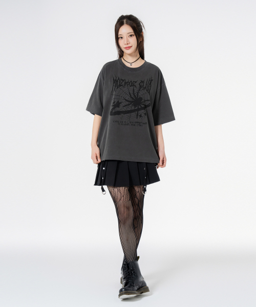 MOZMOZ(モズモズ)の「スパイダー オーバーサイズ ピグメント 半袖Tシャツ チャコール(Tシャツ/カットソー・レディース・その他・XXL/M/XL)」の3枚目の写真