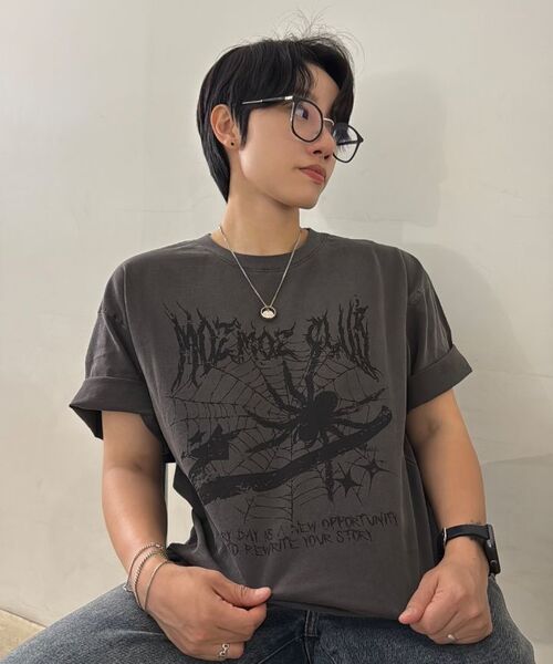 MOZMOZ(モズモズ)の「スパイダー オーバーサイズ ピグメント 半袖Tシャツ チャコール(Tシャツ/カットソー・レディース・その他・XXL/M/XL)」の11枚目の写真
