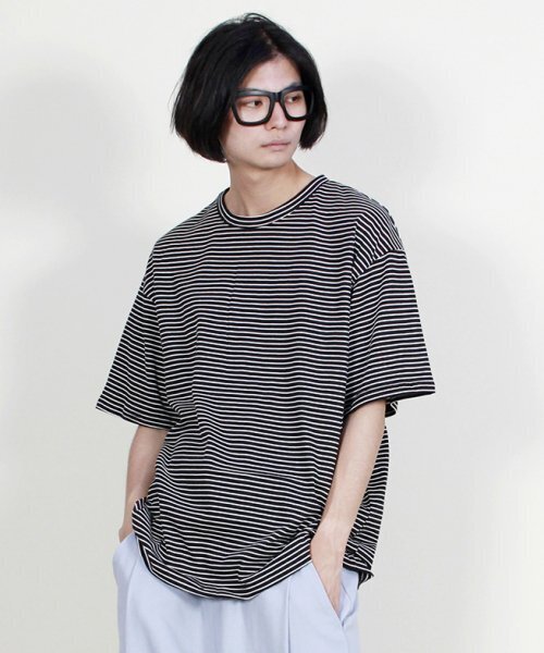 DEMARC(ドゥマーク)の「オーバーサイズ半袖Tシャツピンストライプブラック(Tシャツ/カットソー・メンズ・その他・LARGE/MEDIUM)」の1枚目の写真