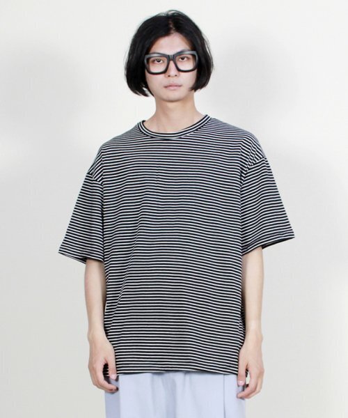 DEMARC(ドゥマーク)の「オーバーサイズ半袖Tシャツピンストライプブラック(Tシャツ/カットソー・メンズ・その他・LARGE/MEDIUM)」の3枚目の写真