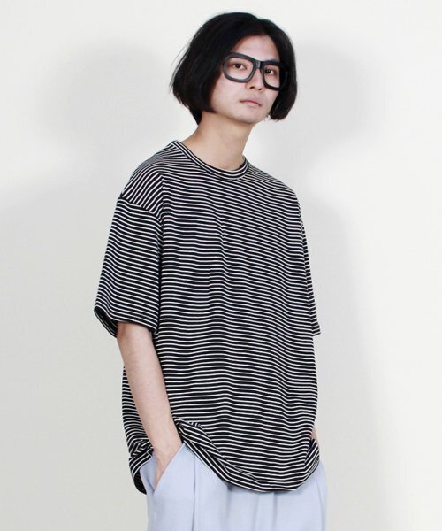 DEMARC(ドゥマーク)の「オーバーサイズ半袖Tシャツピンストライプブラック(Tシャツ/カットソー・メンズ・その他・LARGE/MEDIUM)」の2枚目の写真