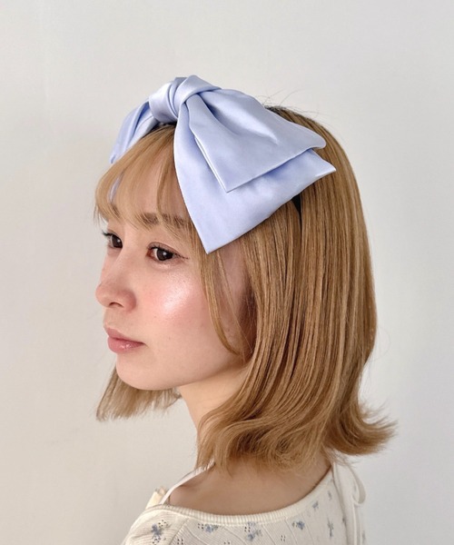 Loueme(ルエム)の「サテンリボンカチューシャ(カチューシャ・レディース・ピンク/アイボリー/ブラック/ライトブルー・FREE)」の3枚目の写真