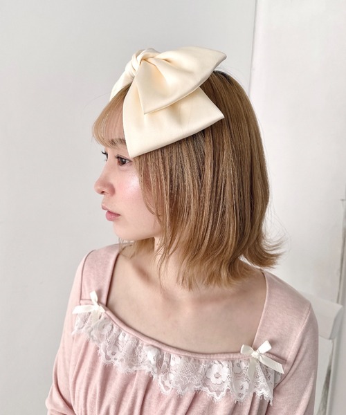 Loueme(ルエム)の「サテンリボンカチューシャ(カチューシャ・レディース・ピンク/アイボリー/ブラック/ライトブルー・FREE)」の9枚目の写真