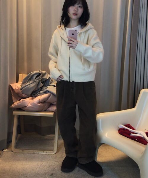SIYAZU（シヤジュ）の「SIKN2089 エッセンシャルニットフードジップアップ_Ivory（ニット/セーター・レディース・アイボリー・MEDIUM/SMALL）」の2枚目の写真