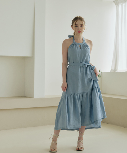 BELLEMA(ベルマ)の「SKY Linen Back-Open Ribbon Halterneck Dress(ワンピース・レディース・スカイブルー・FREE)」の2枚目の写真