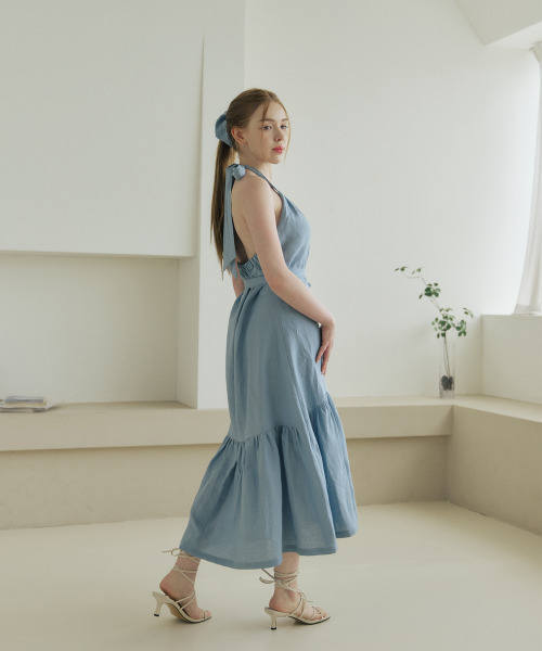 BELLEMA(ベルマ)の「SKY Linen Back-Open Ribbon Halterneck Dress(ワンピース・レディース・スカイブルー・FREE)」の3枚目の写真