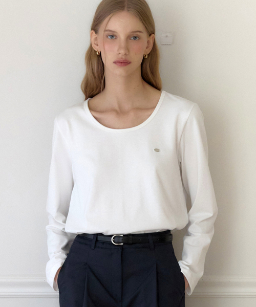 OURHOPE（アワーホープ）の「ロゴシルキーUネックスリーブTシャツ - ホワイト（Tシャツ/カットソー・レディース・ホワイト・SMALL/MEDIUM）」の2枚目の写真