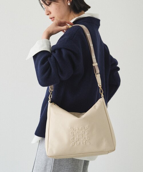 russet(ラシット)の「エンボスモノグラム2WAYショルダーバッグ(ショルダーバッグ・レディース・グレー系その他/アイボリー/ブラック/ライトグレー・FREE)」の2枚目の写真