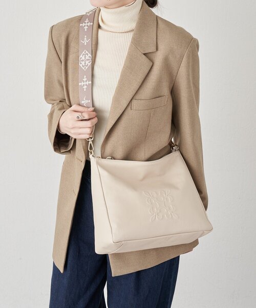 russet(ラシット)の「エンボスモノグラム2WAYショルダーバッグ(ショルダーバッグ・レディース・グレー系その他/アイボリー/ブラック/ライトグレー・FREE)」の17枚目の写真