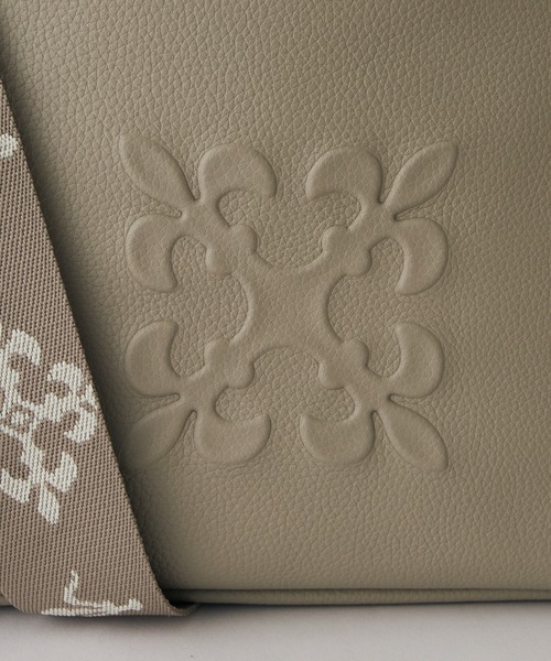 russet(ラシット)の「エンボスモノグラム2WAYショルダーバッグ(ショルダーバッグ・レディース・グレー系その他/アイボリー/ブラック/ライトグレー・FREE)」の6枚目の写真