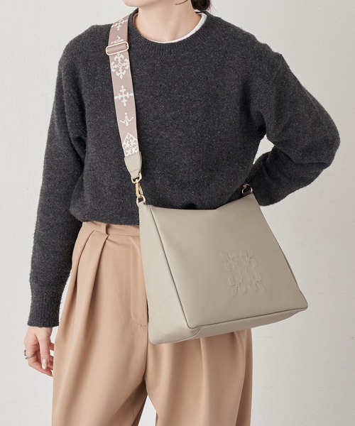 russet(ラシット)の「エンボスモノグラム2WAYショルダーバッグ(ショルダーバッグ・レディース・グレー系その他/アイボリー/ブラック/ライトグレー・FREE)」の9枚目の写真