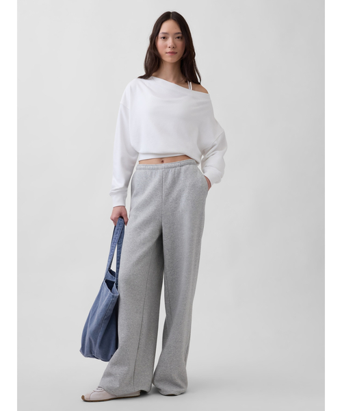 GAP(ギャップ)の「ヴィンテージソフト フレンチテリー オーバーサイズ オープンネックライン クロップド スウェットシャツ(スウェット・レディース・ホワイト/ブラック/グレー・XXS/XL/L/M/XS/S)」の5枚目の写真