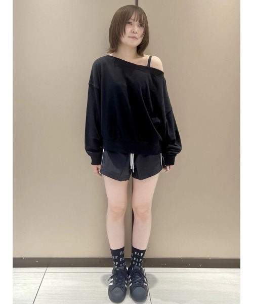GAP(ギャップ)の「ヴィンテージソフト フレンチテリー オーバーサイズ オープンネックライン クロップド スウェットシャツ(スウェット・レディース・ホワイト/ブラック/グレー・XXS/XL/L/M/XS/S)」の13枚目の写真